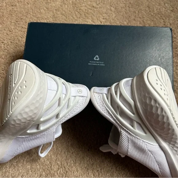 Kizik Athens Hands-Free Sneaker in White Size Women 7 / Men 5.5 - Picture 15 of 16